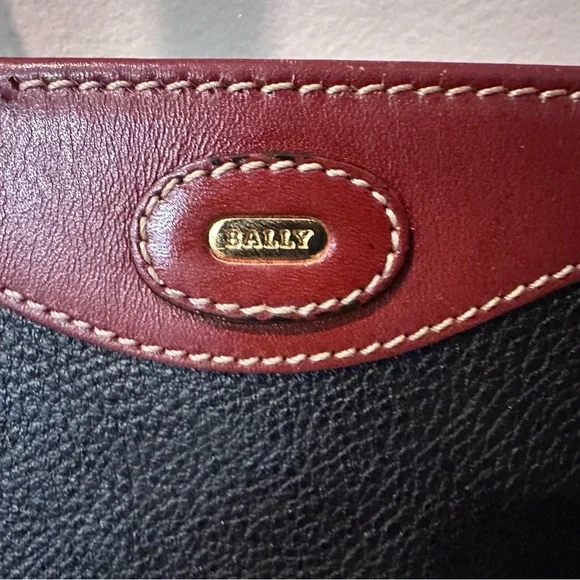 ❌sold❌ Vintage Bally Pebbled Leather Bag! Classic beauty. 🤎🖤 - Picture 5 of 15